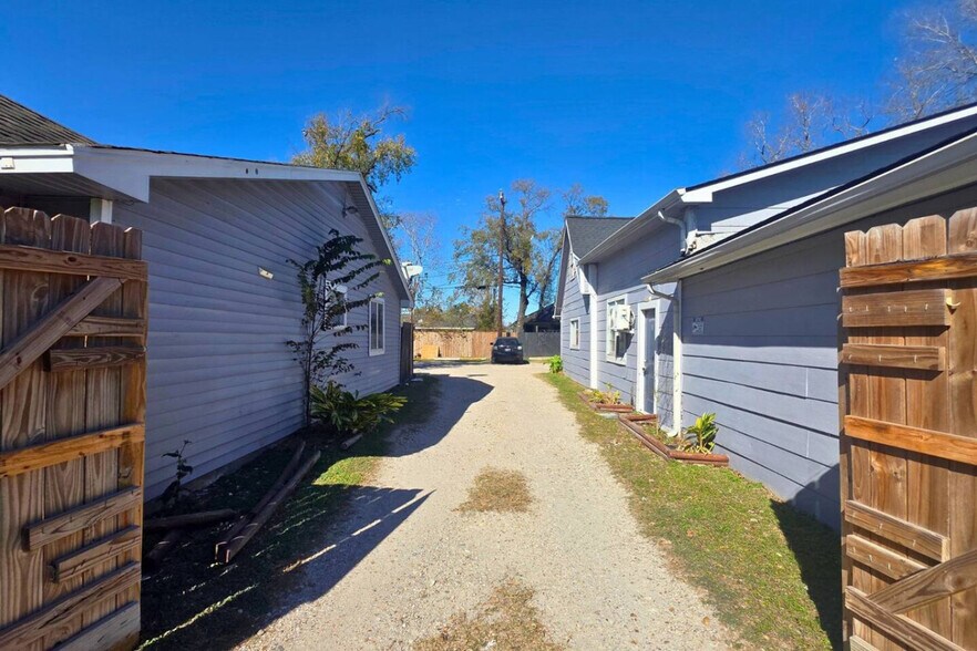 Building Photo - 13433 Topeka St