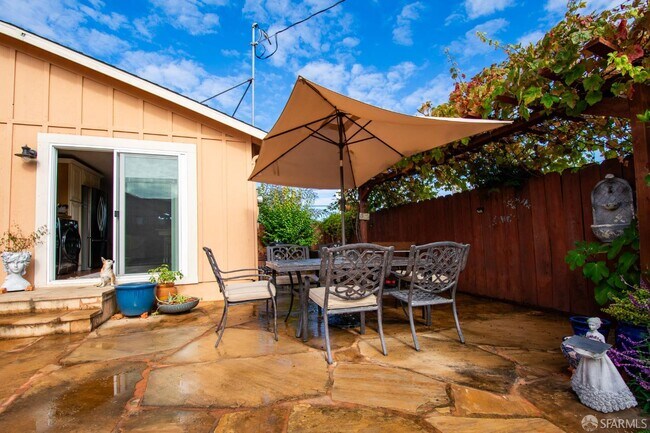 Building Photo - 40 Encina Ave