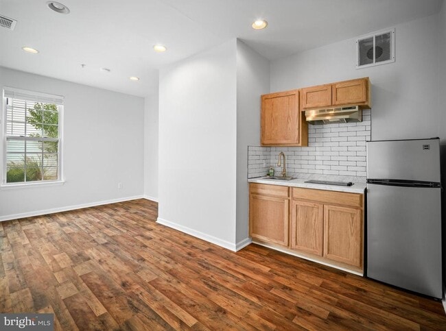 Building Photo - 44163 Azalea Ct