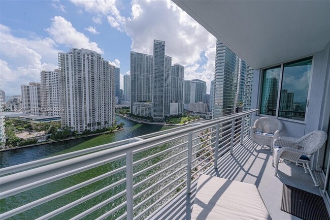 Building Photo - 325 S Biscayne Blvd