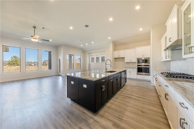 Building Photo - 844 Paseo de Castana Wy