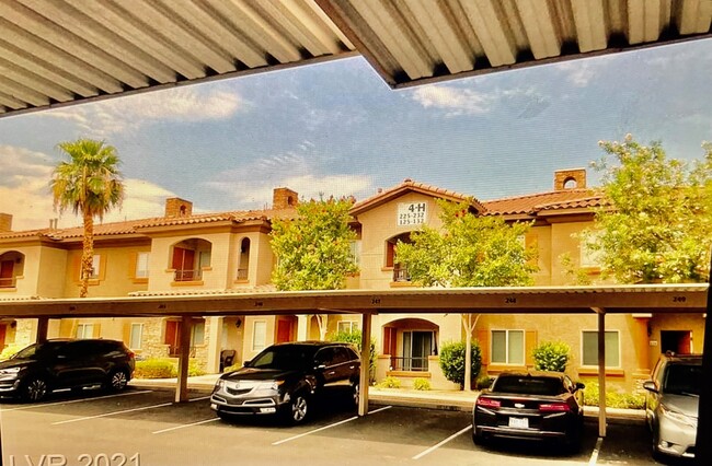 Building Photo - 7701 W Robindale Rd