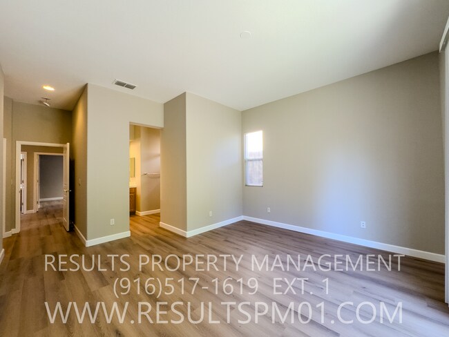 Building Photo - Lovely 4 bedroom Roseville home Olympus po...