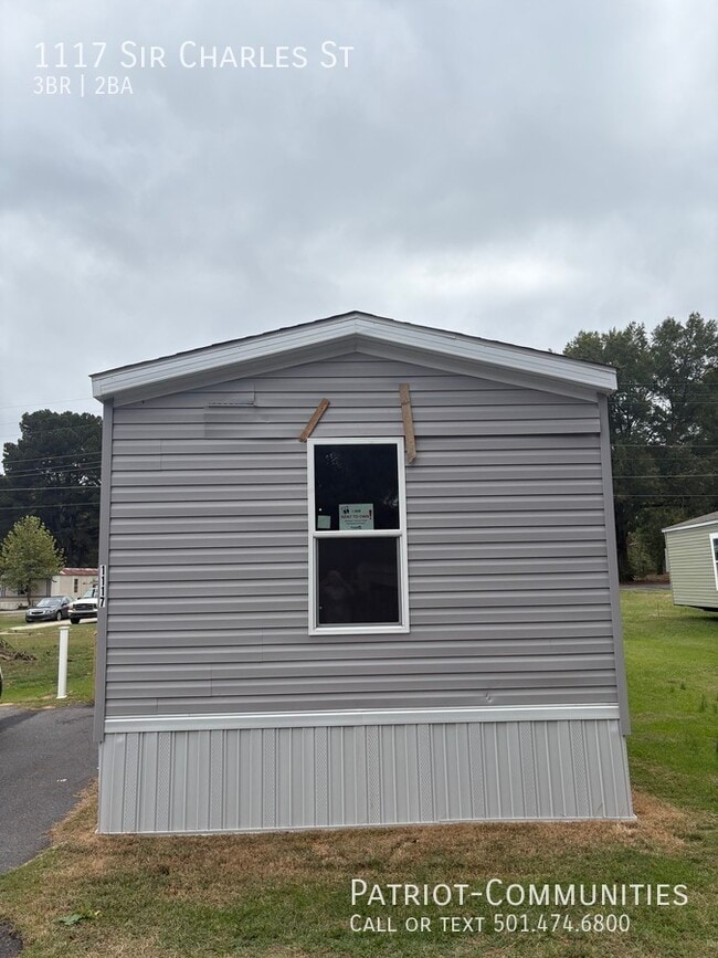 Building Photo - 1117 Sir Charles St