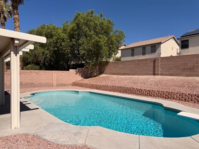 Building Photo - 3 Bedroom House with Pool