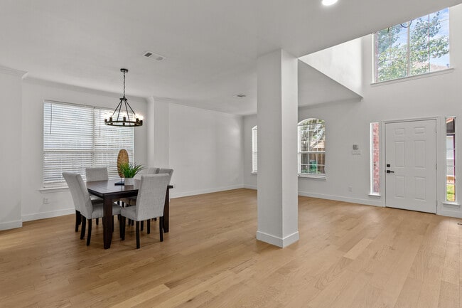 Building Photo - 5031 Enclave Ct