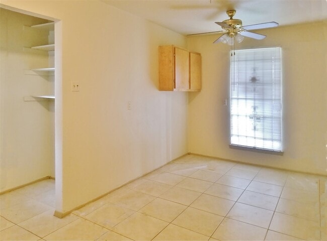 Building Photo - 8224 Campanella Dr
