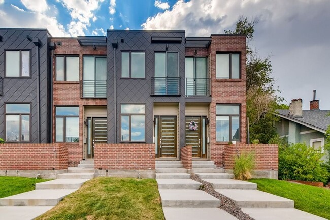 Primary Photo - High Street Townhomes 3 bedroom unit with ...