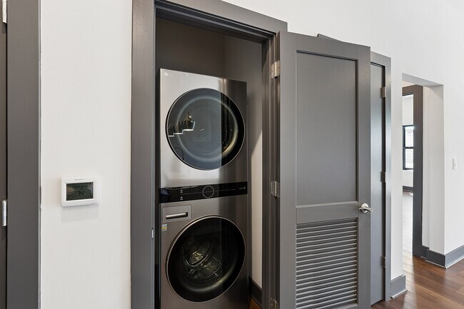 Building Photo - 112 Rogers St NE