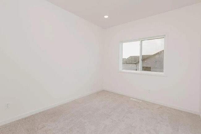 Building Photo - 1517 KEYSTONE CIR NE