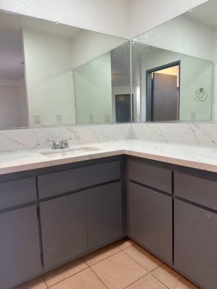Building Photo - 3661 La Mancha Pl
