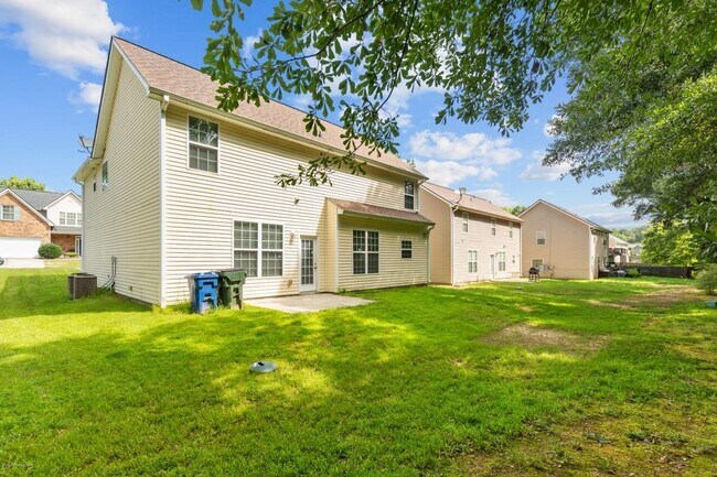 Building Photo - 2422 Temple View Dr