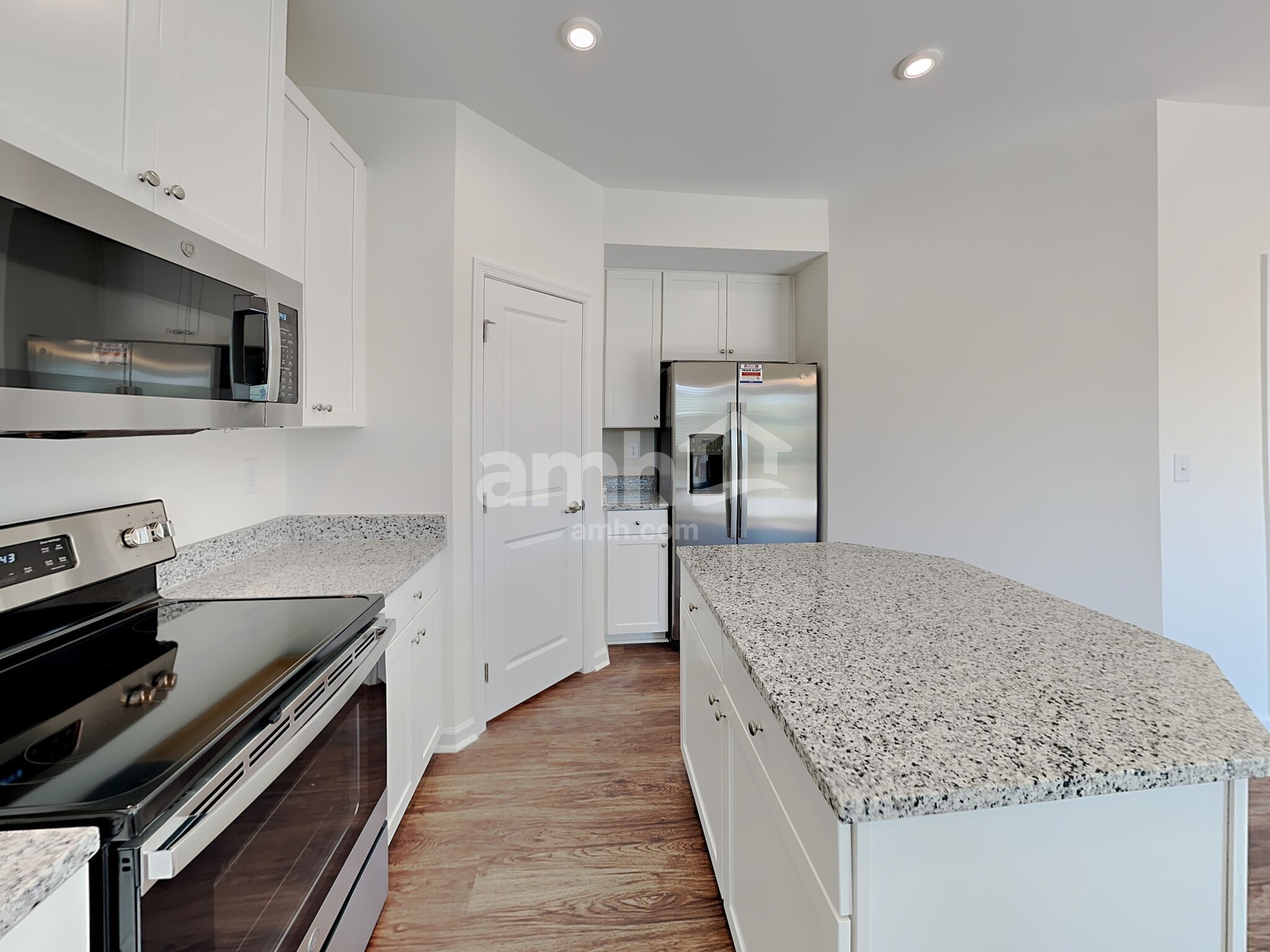 Building Photo - 648 Hamilton Park Dr