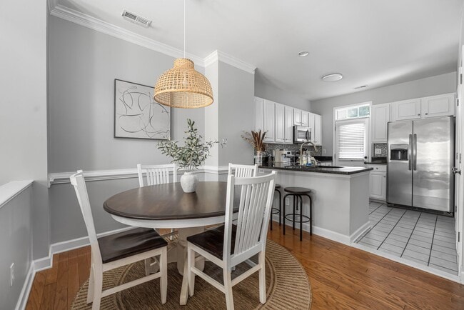 Building Photo - Stylish 3-bedroom townhome in Vermillion in Hustersville