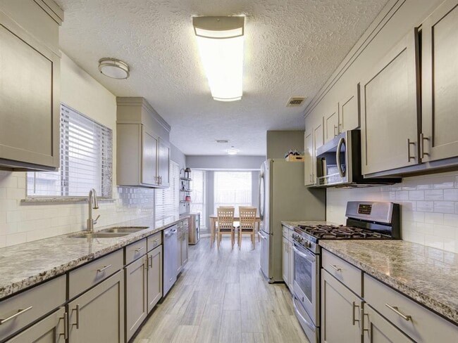 Building Photo - 10941 W Dogwood Dr