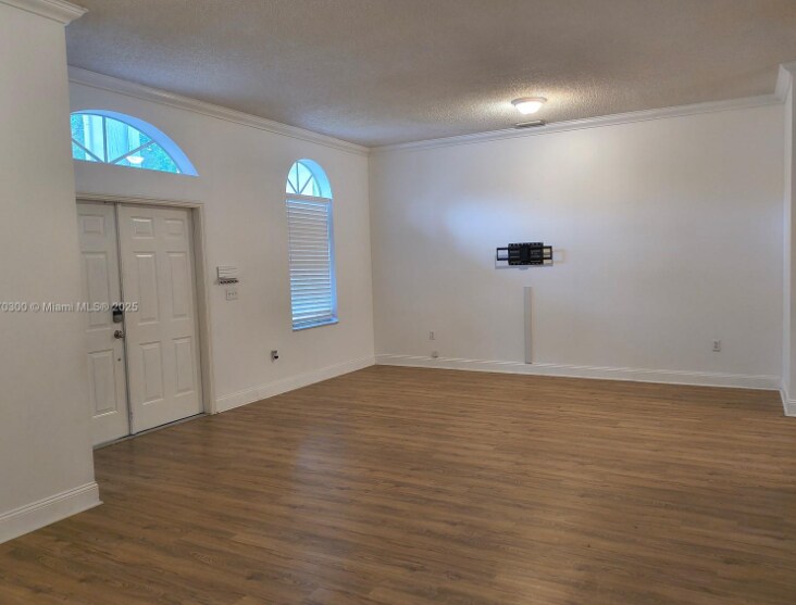 Building Photo - 440 SE 25th Dr