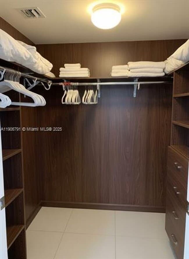 Building Photo - 485 Brickell Ave