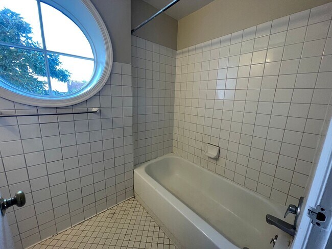 Building Photo - Junior League - 3039 M