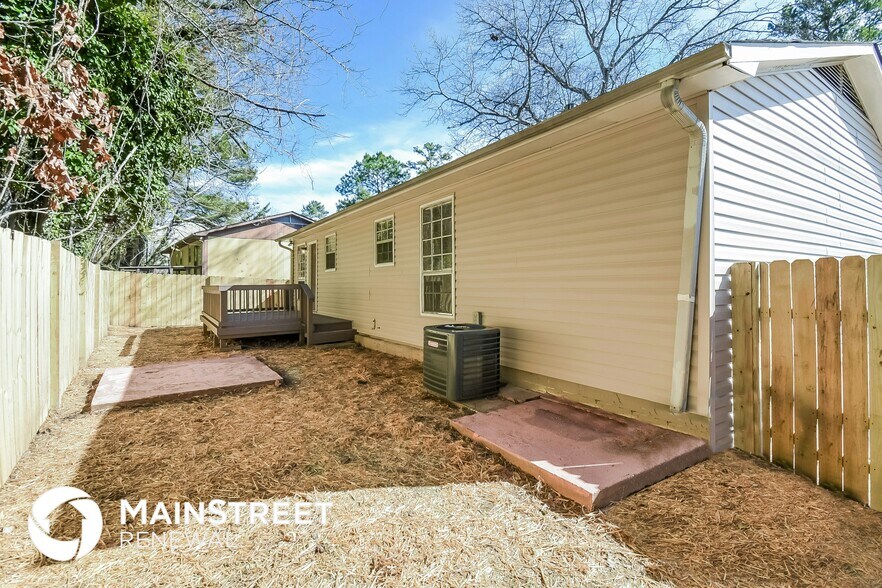 Building Photo - 5818 Dug Hollow Rd