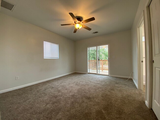 Building Photo - 863 Union St