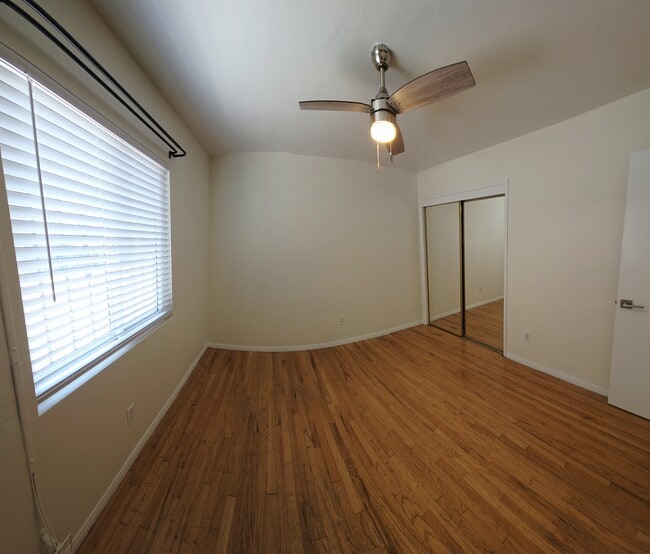 Building Photo - 2039 Thomas Ave