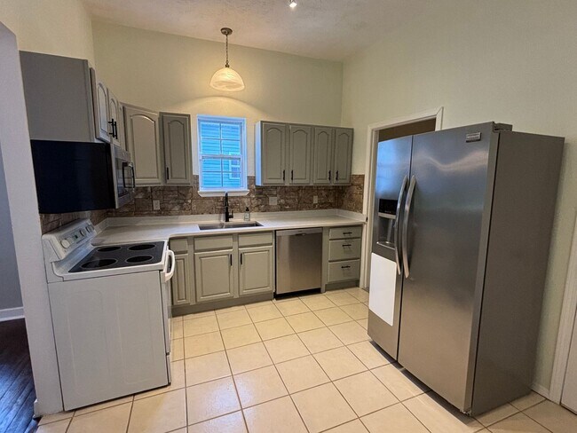 Building Photo - Gorgeous 3 Bed 2 Bath Home Available NOW!!!