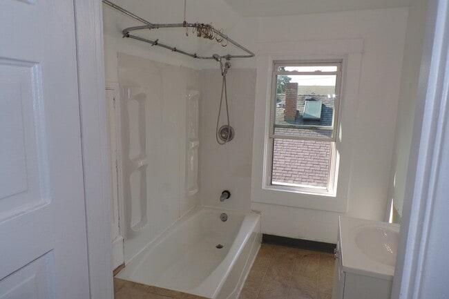 Building Photo - 4912 SE 99th Ave