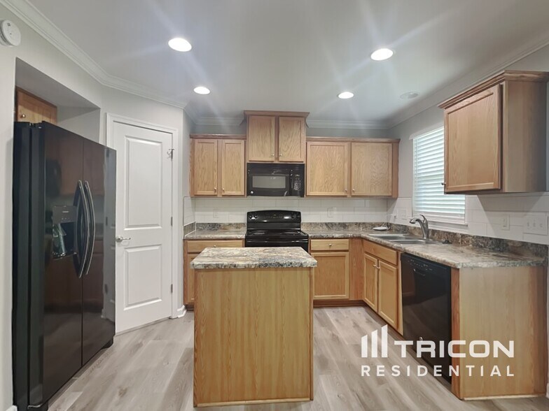 Building Photo - 332 Parmley Ln