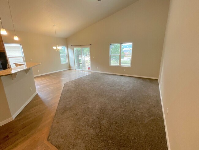 Building Photo - 4 Bedroom Home Available Near Woodmoor Dr ...