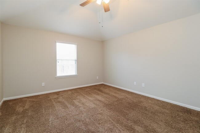 Building Photo - 17239 Glen Oaks Dr