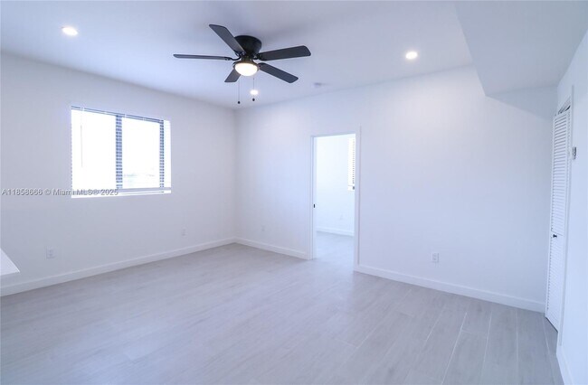 Building Photo - 221 SW 11th Ave