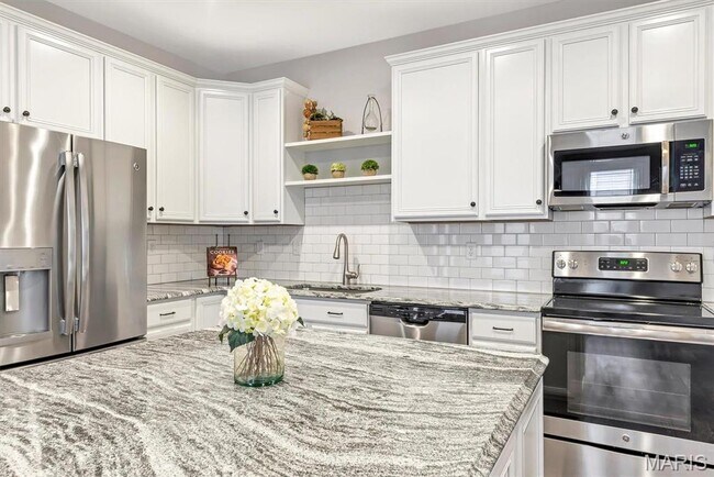 Building Photo - 5044 Arpent St