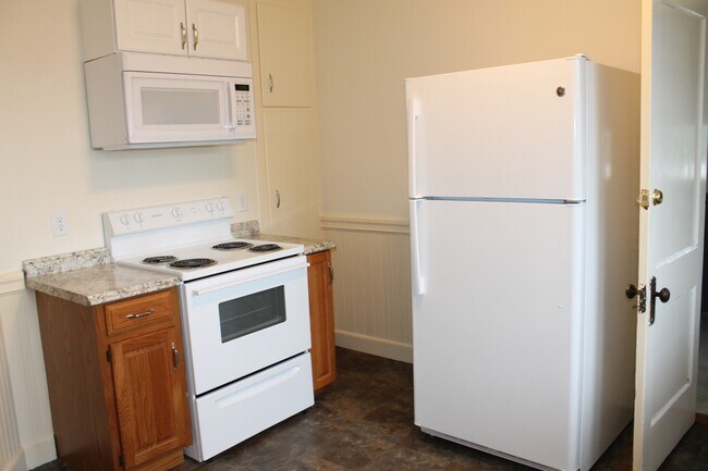 Building Photo - 6 Pleasant St