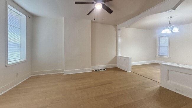 Building Photo - Charming 3-Bed Port Richmond Row Home