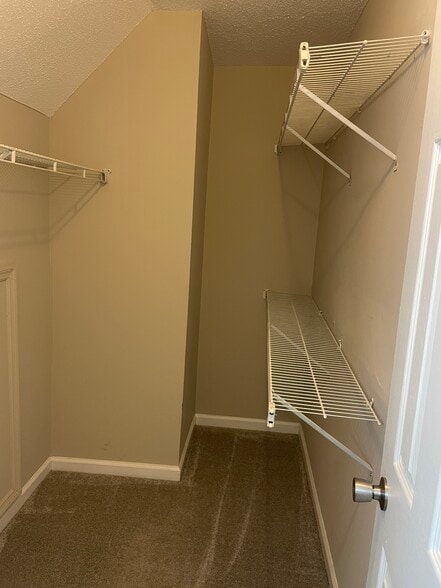 Building Photo - 1046 Blinken St