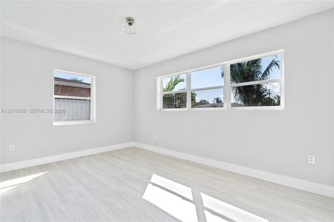 Building Photo - 925 NW 84th St