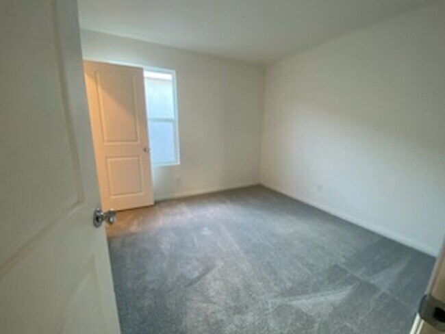 Building Photo - Gorgeous 4 bedroom ENERGY STAR certified 2...