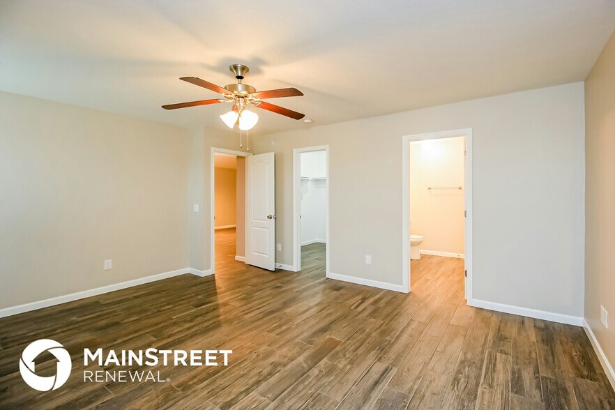 Building Photo - 7108 Meadow Lake Dr