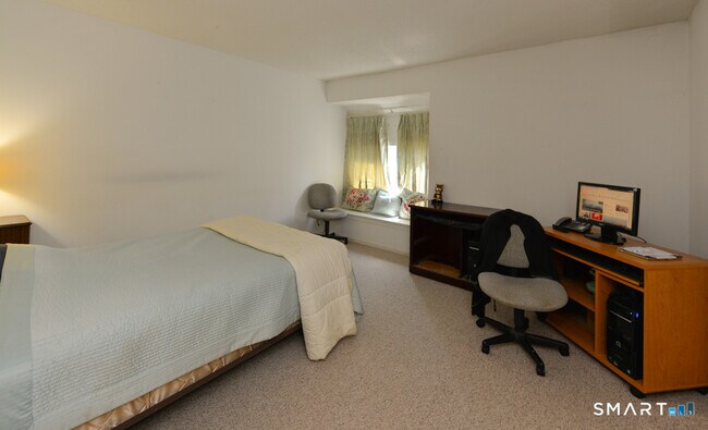 Building Photo - 548 Heritage Vlg