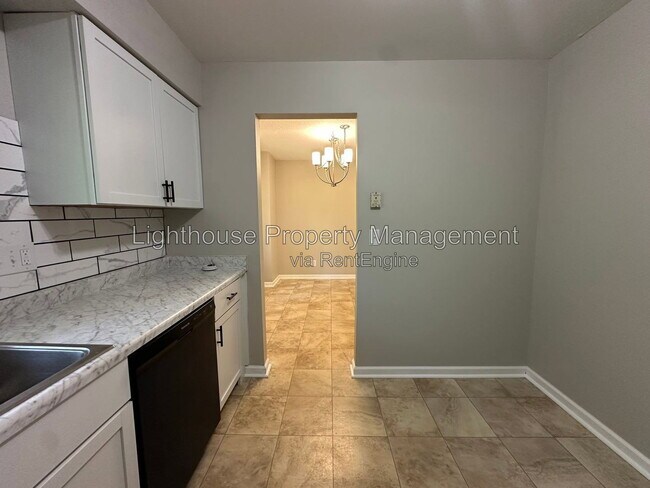 Building Photo - 120 Heather Hills Dr