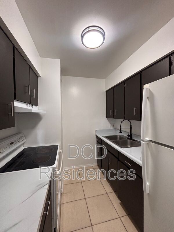 Building Photo - 3202 S Orlando Dr