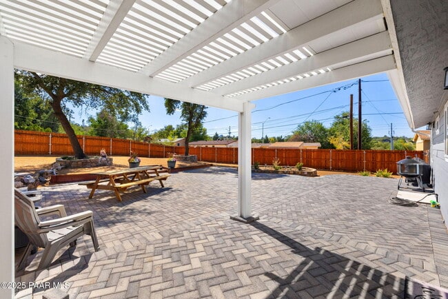 Building Photo - 807 Pulliam Dr