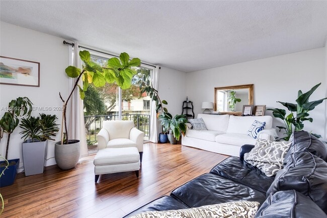 Building Photo - 1651 NE 115th St