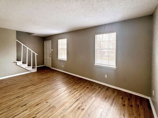 Building Photo - 8917 Tanya Dr