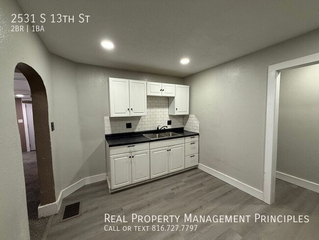 Building Photo - 2531 S 13th St