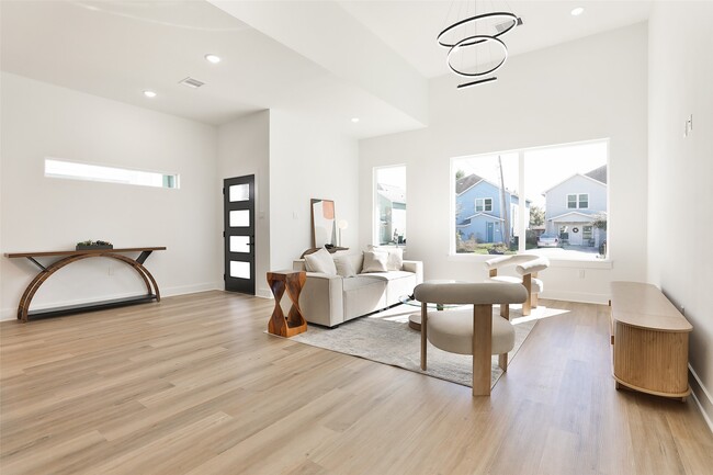 Building Photo - 8133 Cabot St