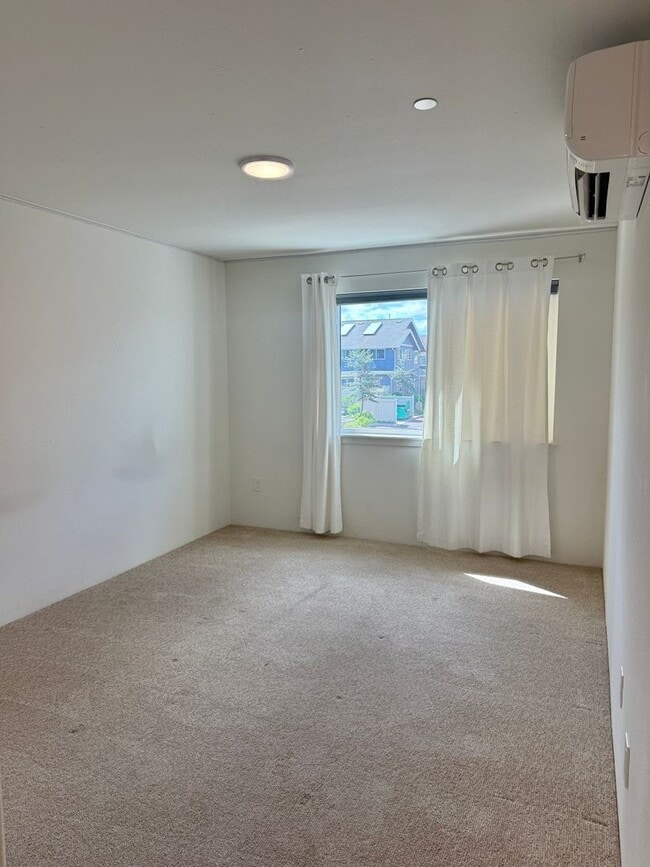 Building Photo - Rarely Available 2 bedroom 2 bath townhome in Koa Ridge