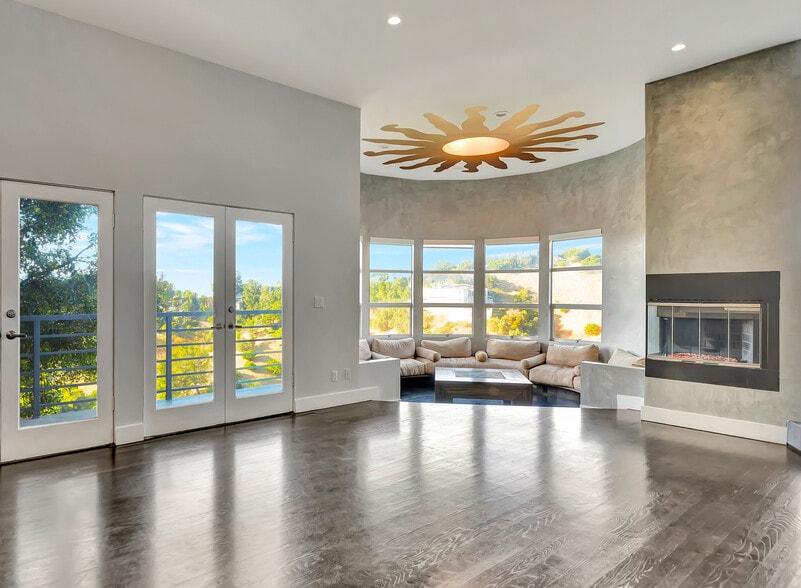 Building Photo - 3630 Avenida del Sol