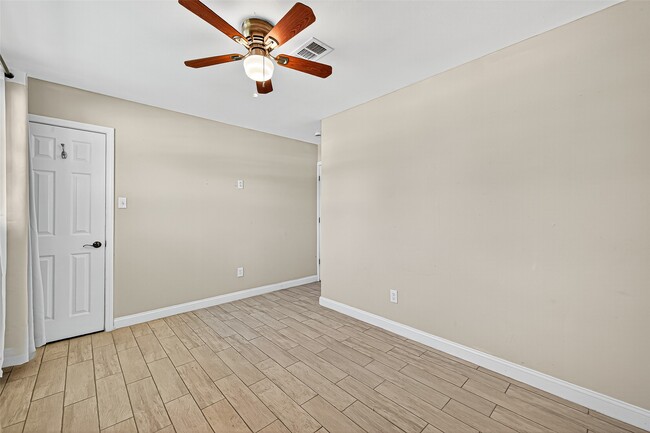 Building Photo - 9225 Ashville Dr
