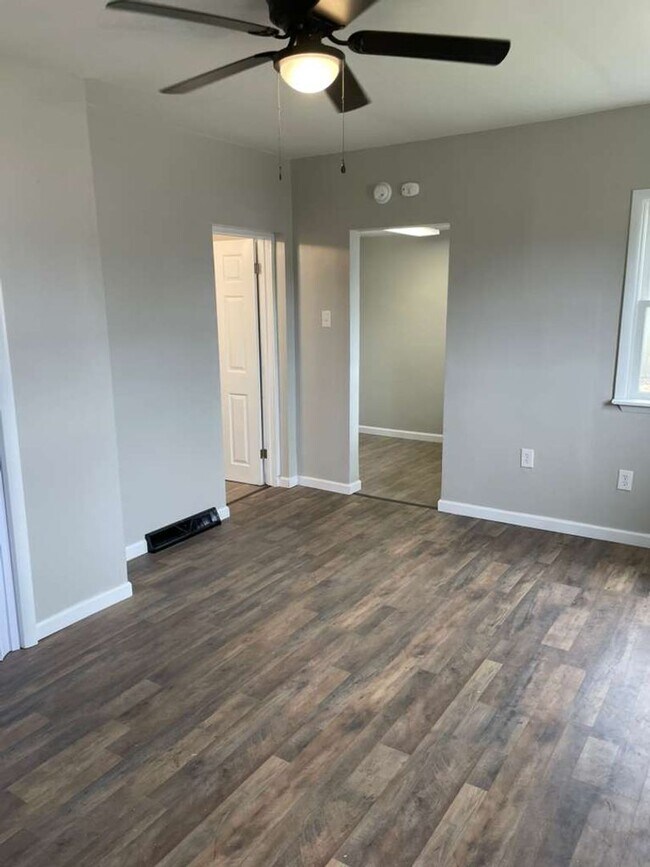 Building Photo - 315 10th St